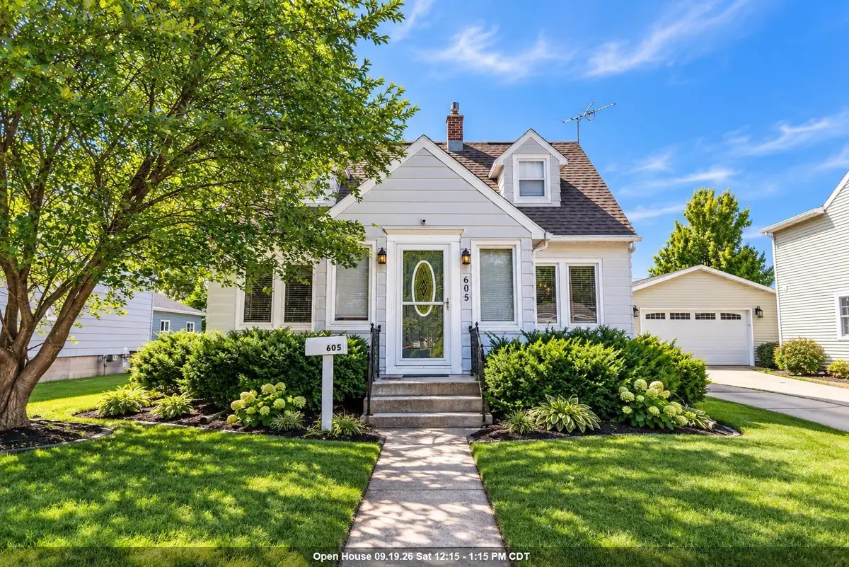 605 Chestnut Street, Neenah, WI 54956 - #1