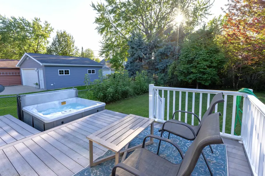 605 Chestnut Street, Neenah, WI 54956 - #2