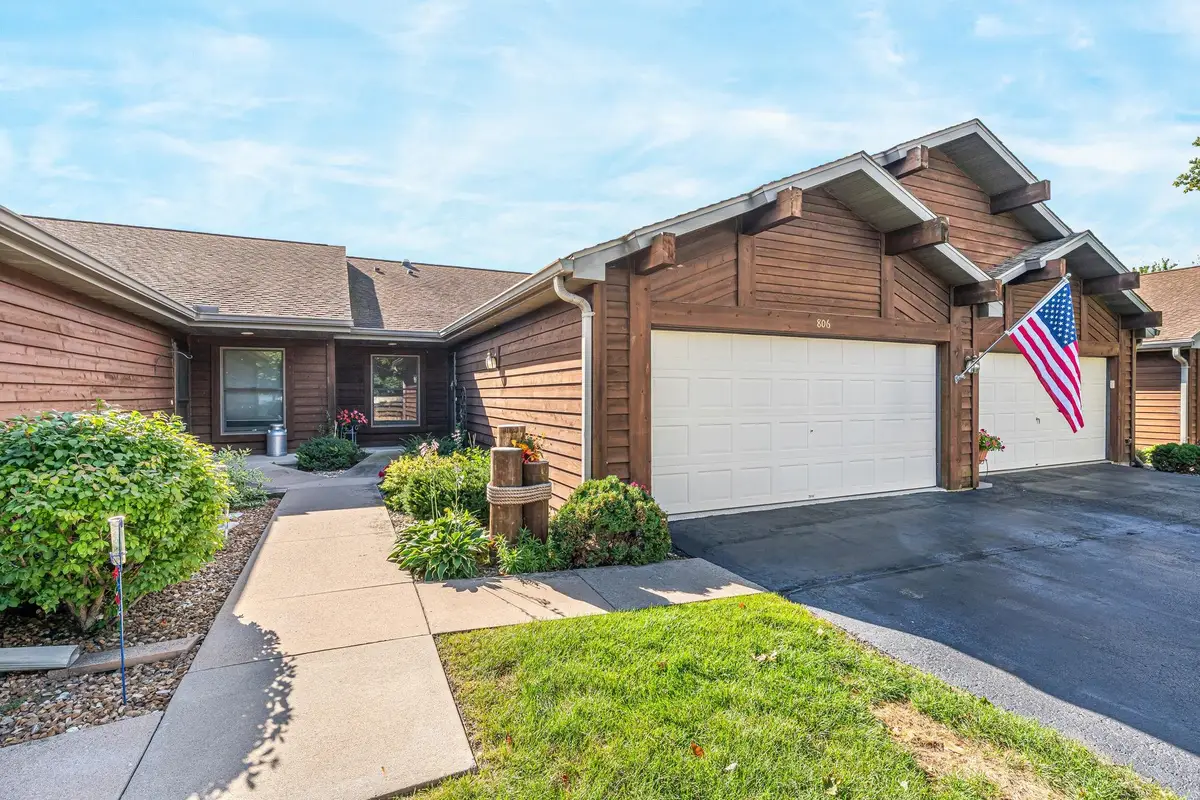 806 E River Drive, Omro, WI 54963 - #1