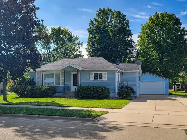 301 W Howard Street, MANAWA, WI 54949-9202