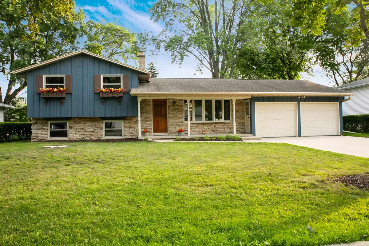 1255 April Lane, Green Bay, WI 54304-4038 - #1