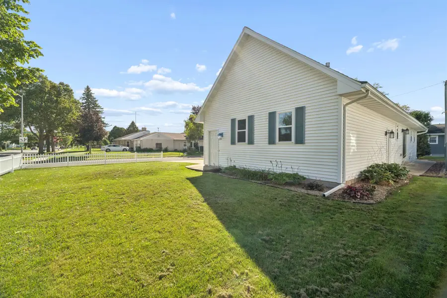 10 S Royal Avenue, Fond Du Lac, WI 54935 - #3
