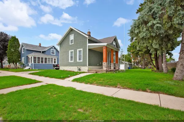 822 W 11th Avenue, OSHKOSH, WI 54902