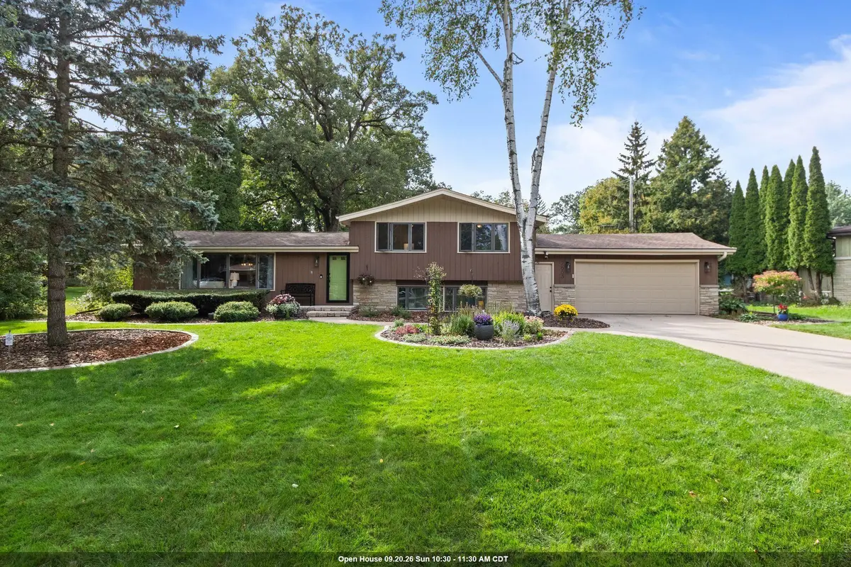 2663 Woodcrest Drive, Neenah, WI 54956 - #1