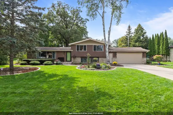 2663 Woodcrest Drive, NEENAH, WI 54956