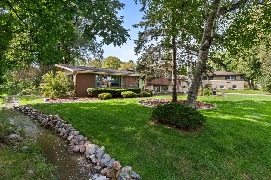 2663 Woodcrest Drive, Neenah, WI 54956 - #2