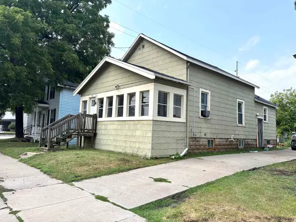 504 Ceape Avenue, OSHKOSH, WI 54901-5209