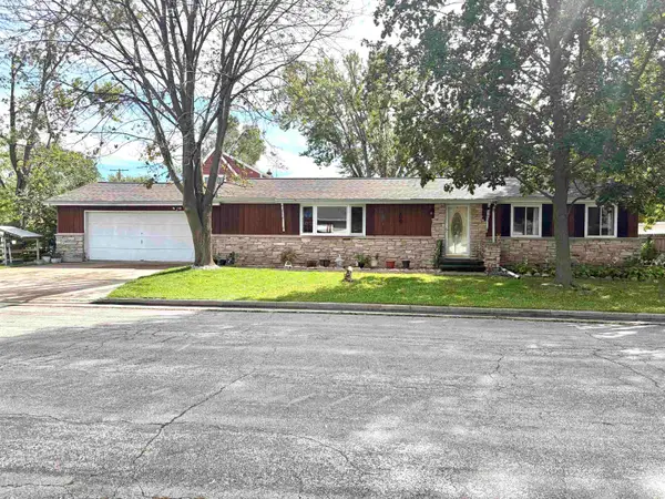 241 Butte Des Morts Drive, MENASHA, WI 54952-2215