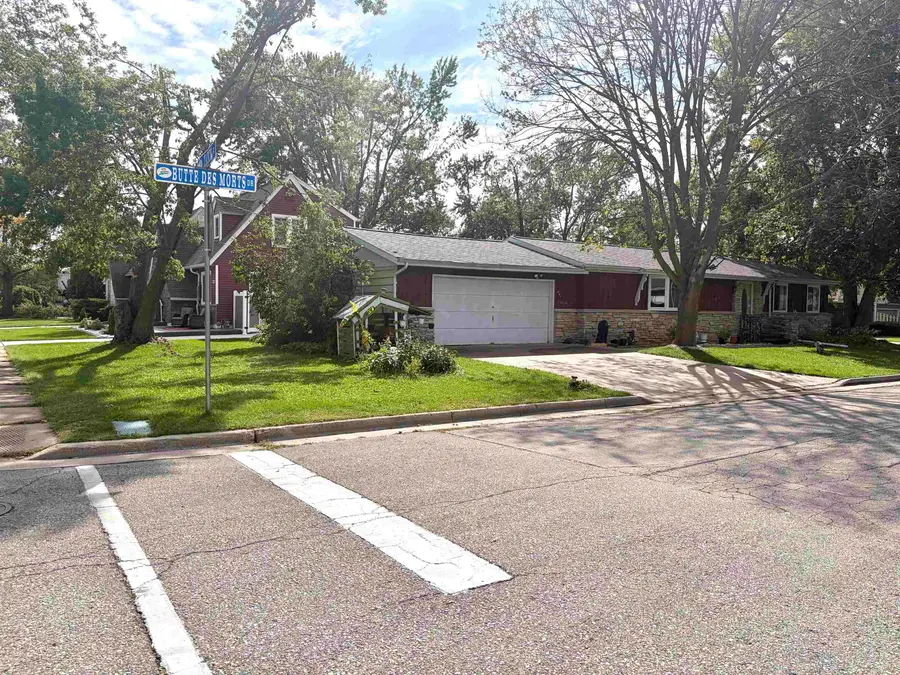 241 Butte Des Morts Drive, Menasha, WI 54952-2215 - #3
