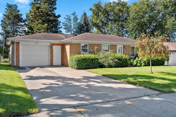 1934 Debra Lane, GREEN BAY, WI 54302-2218