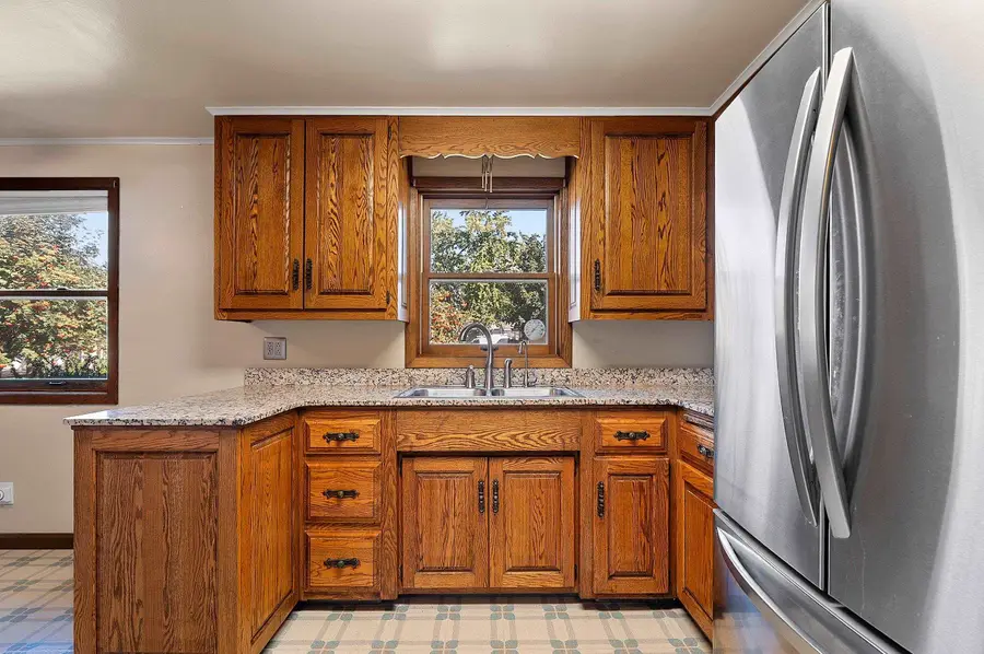 1934 Debra Lane, Green Bay, WI 54302-2218 - #2