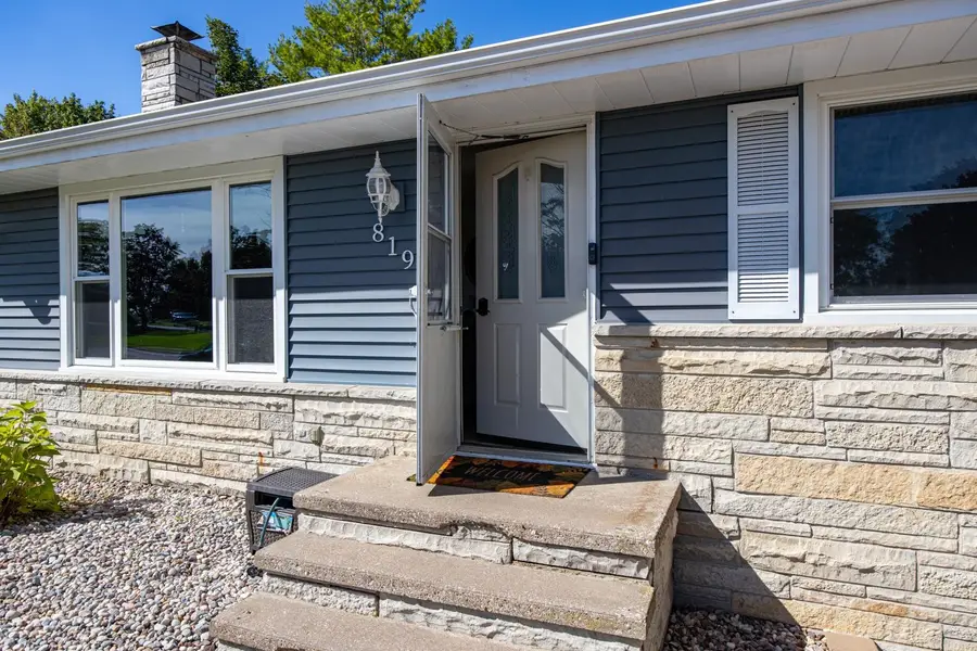 819 Giese Street, Hortonville, WI 54944 - #3