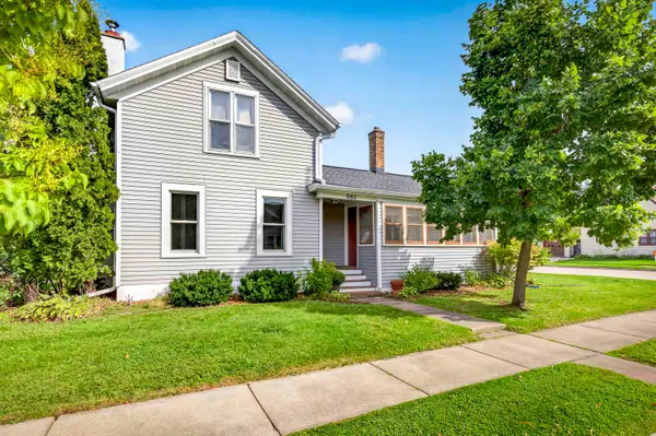 582 Oak Street, NEENAH, WI 54956