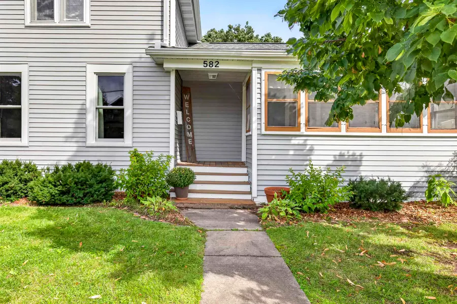 582 Oak Street, Neenah, WI 54956 - #2