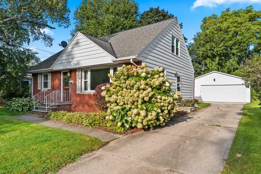 2316 Meadow Lane, Green Bay, WI 54301-2120 - #2