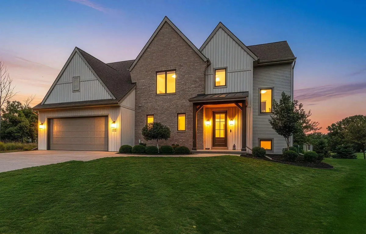 401 Jerelyn Court, Combined Locks, WI 54113 - #1