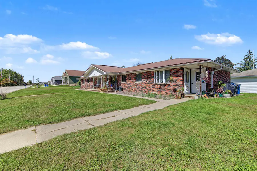 151 W Glenbrook Drive, Pulaski, WI 54162 - #3