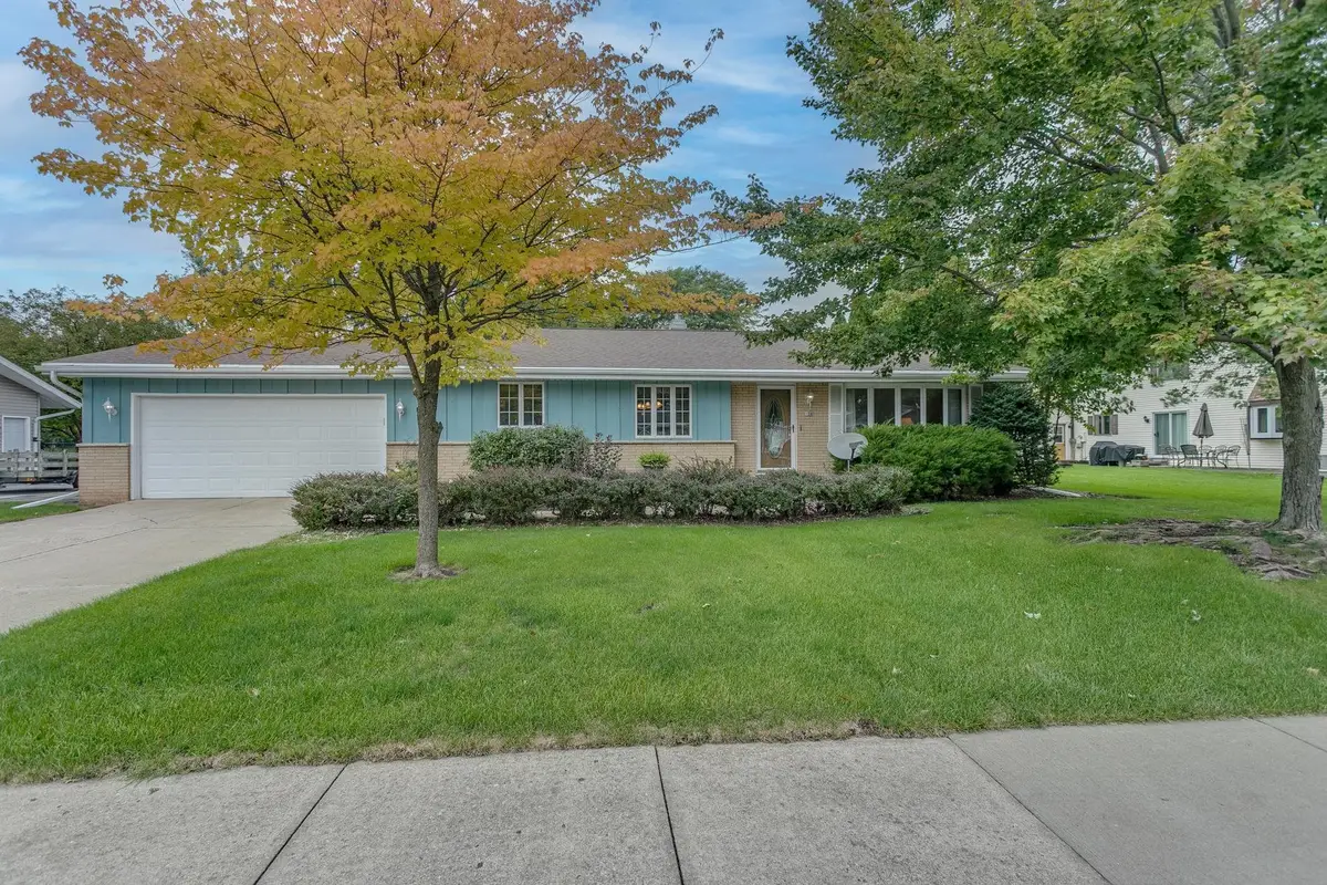 934 Nicolet Avenue, Oshkosh, WI 54901 - #1