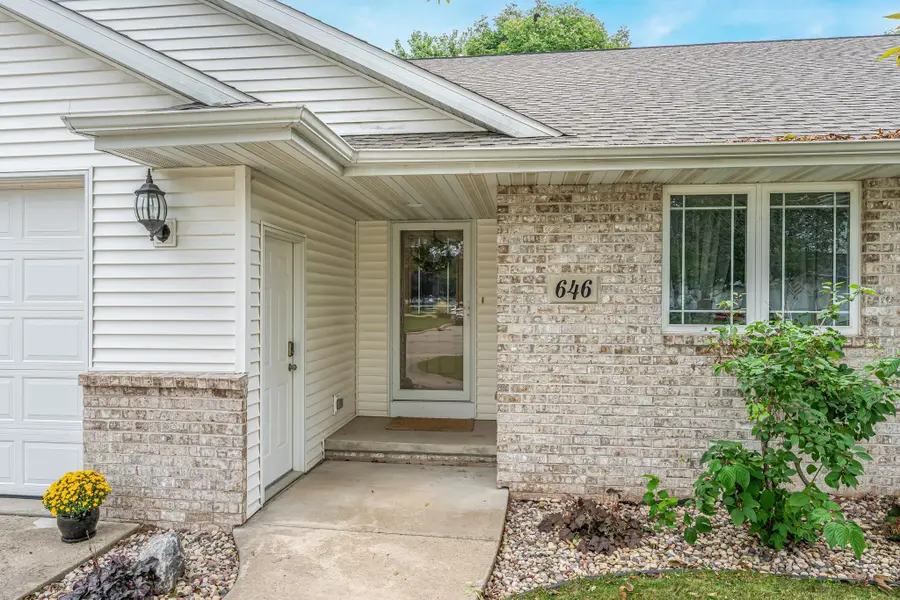 646 S Lincoln Street, Hortonville, WI 54944 - #2
