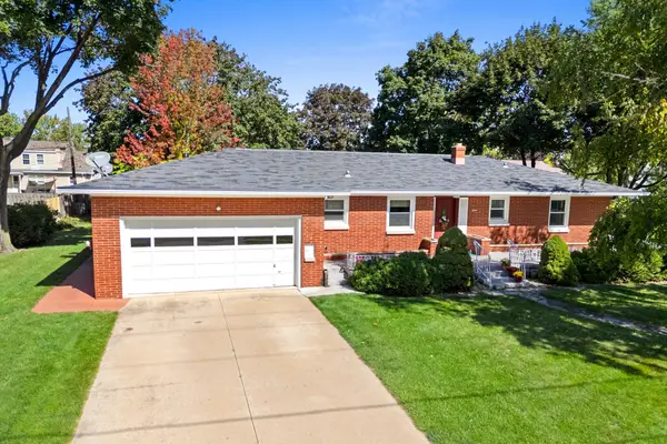 854 E Cecil Street, NEENAH, WI 54956-3418