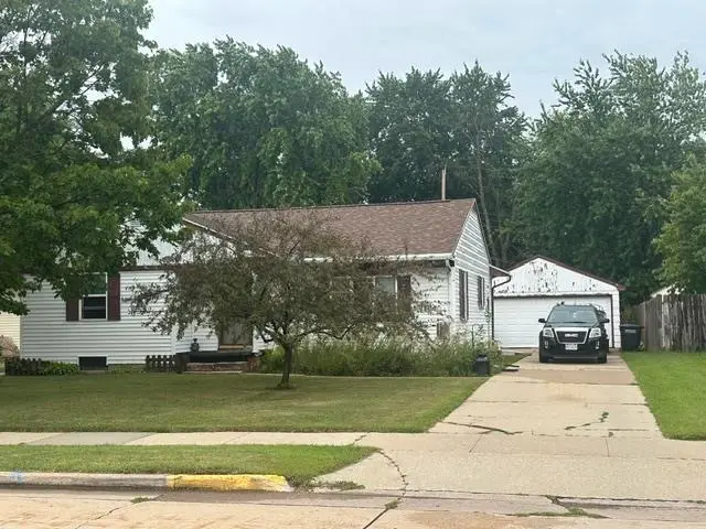412 N Eagle Street, Oshkosh, WI 54902-5516 - #1