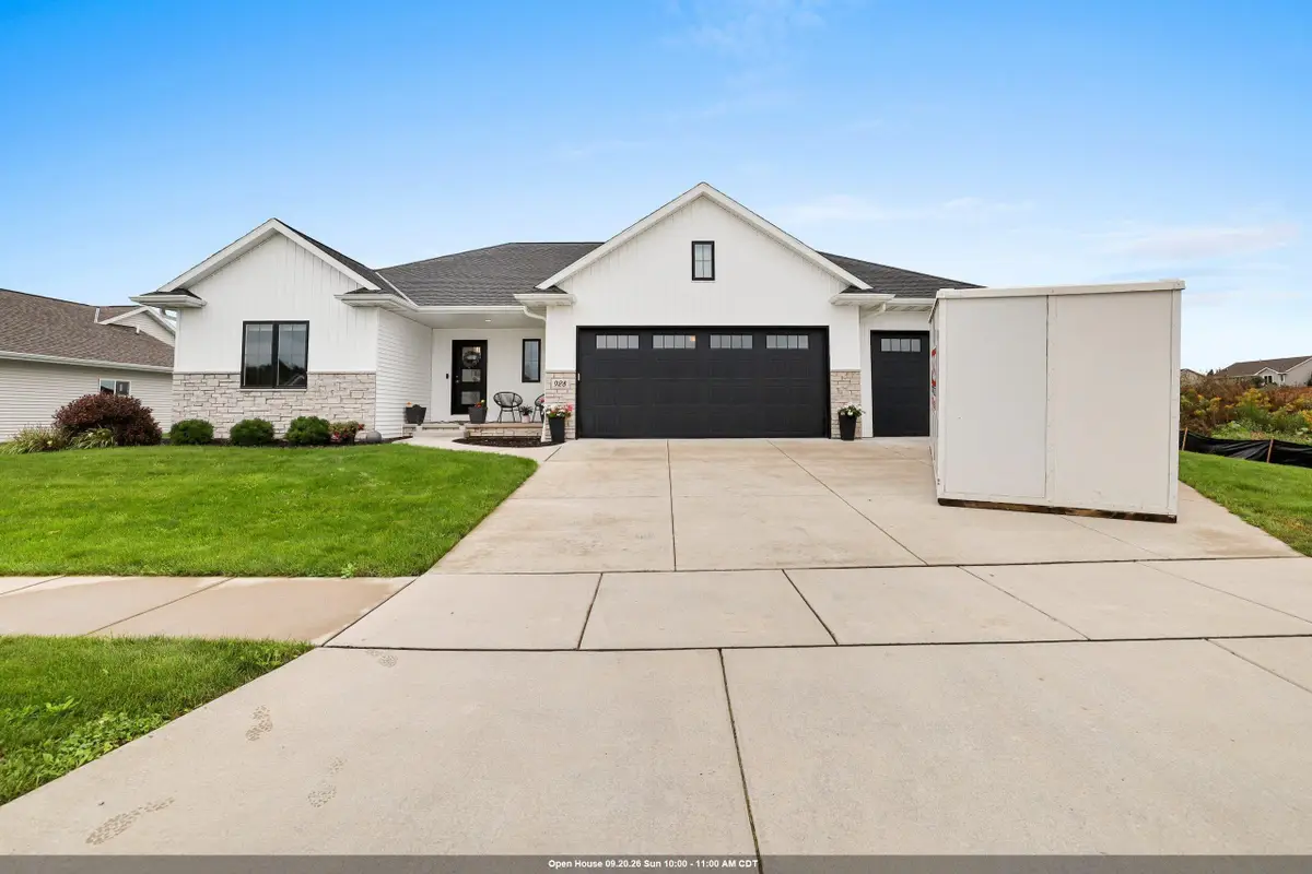 928 Mendota Drive, Green Bay, WI 54311 - #1