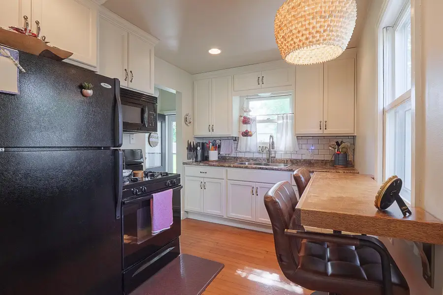 932 Mansion Street, De Pere, WI 54115-3242 - #3
