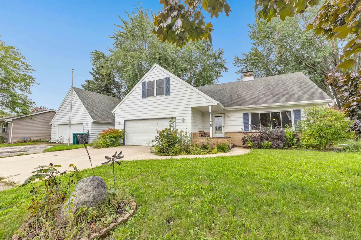 127 W Capitol Drive, Appleton, WI 54911 - #1