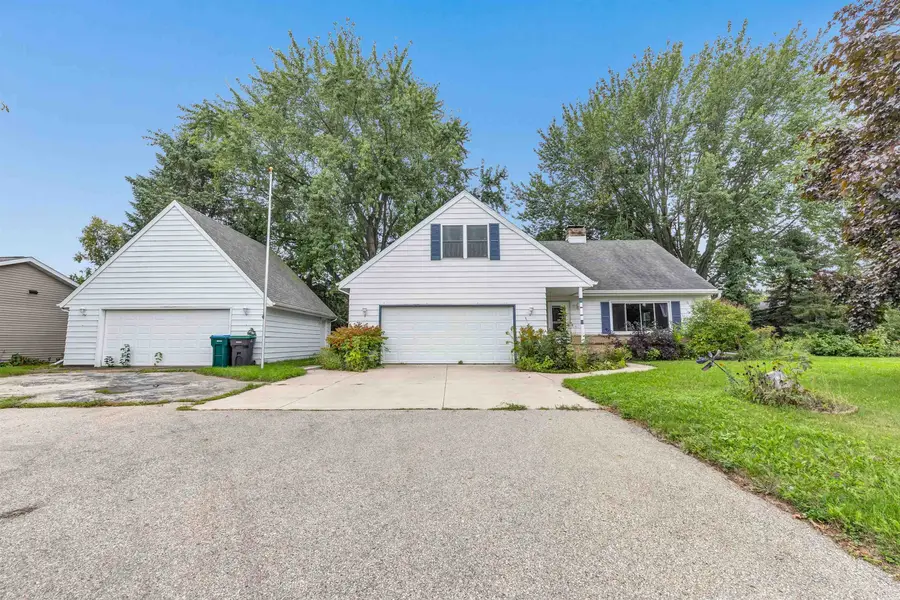 127 W Capitol Drive, Appleton, WI 54911 - #2