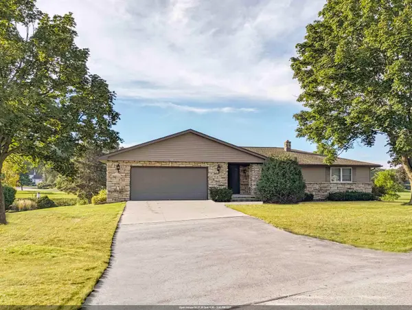 W4935 Sunset Lake Court, SHERWOOD, WI 54169