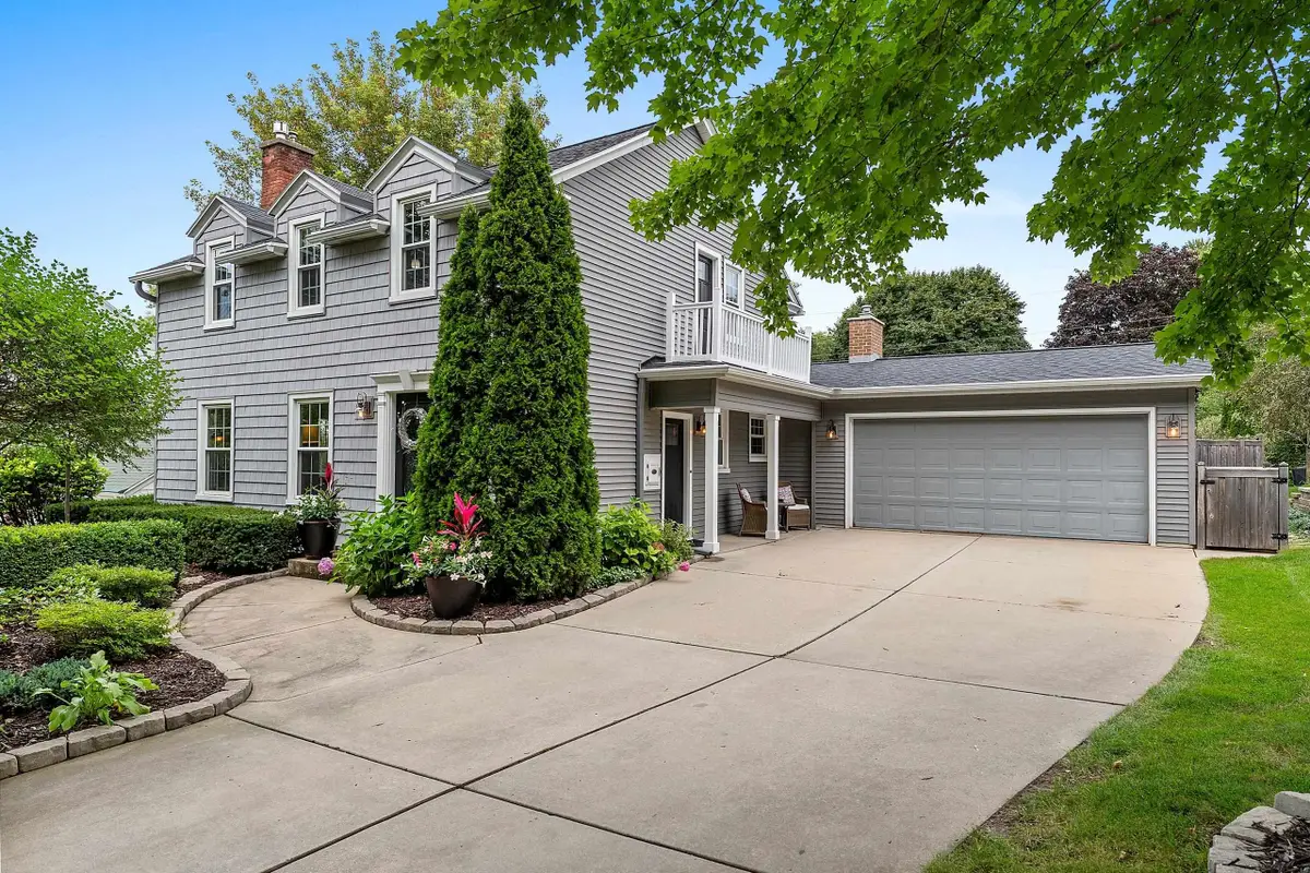 254 Warren Court, Green Bay, WI 54301 - #1