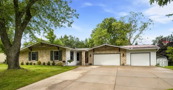 416 S Harrison Street, WAUPACA, WI 54981