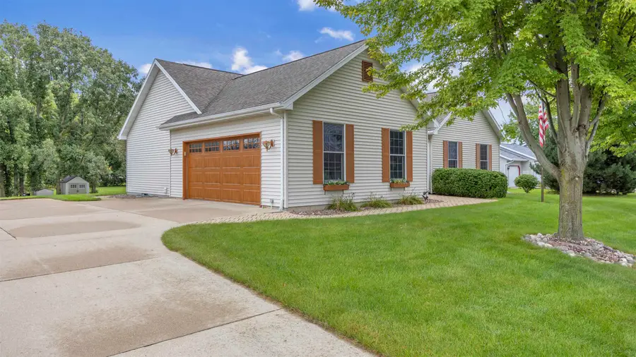 N6519 Canterbury Lane, Fond Du Lac, WI 54937 - #2