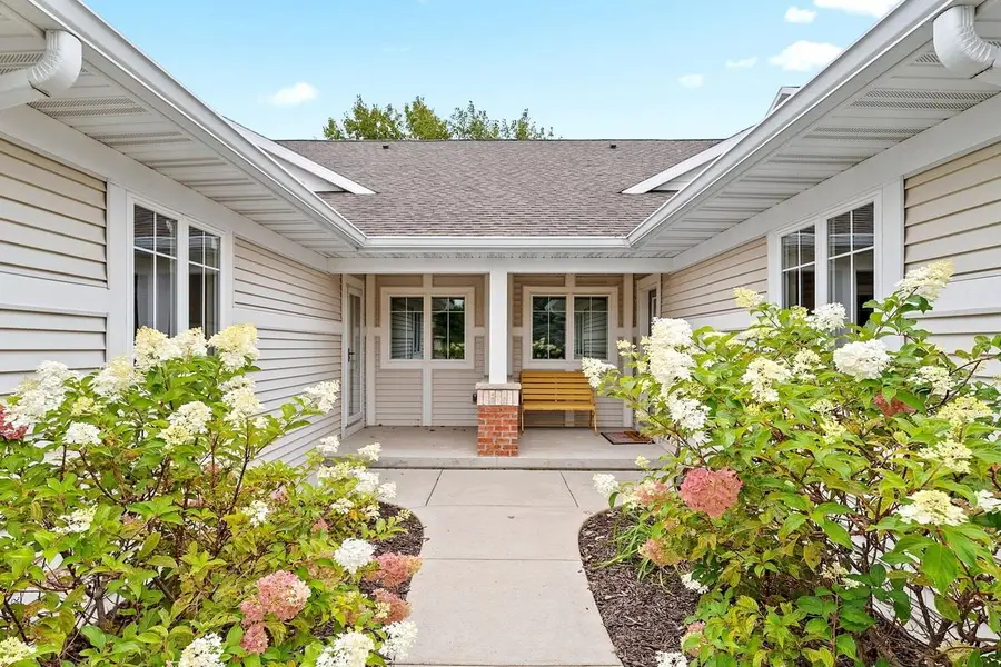 2617 Bay Harbor Circle #2, Green Bay, WI 54304 - #3