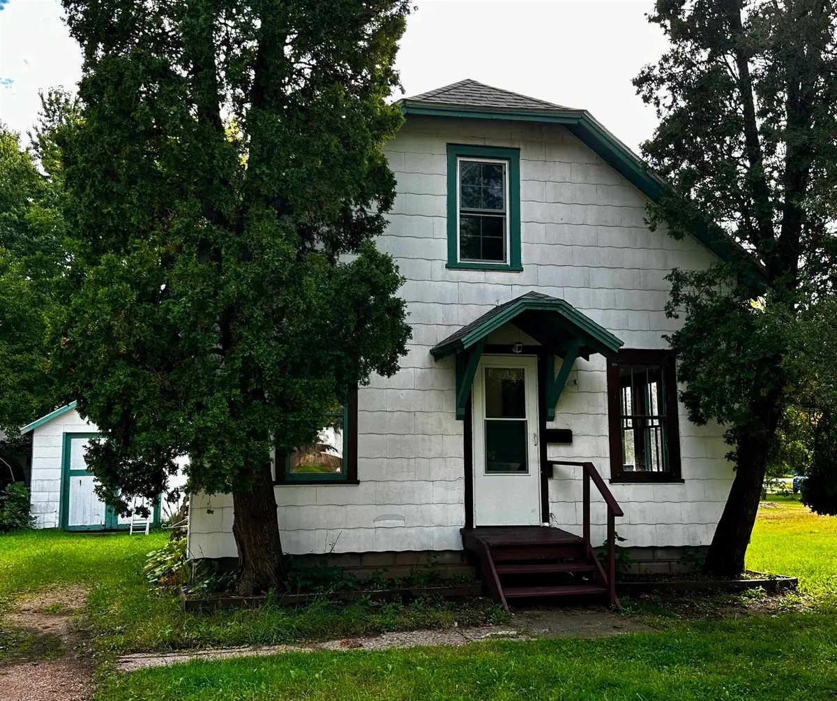 809 9th Street, Waupaca, WI 54981 - #1