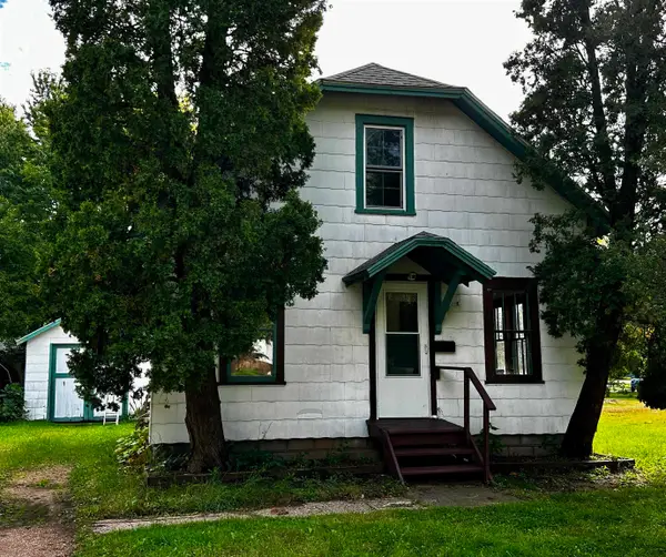 809 9th Street, WAUPACA, WI 54981