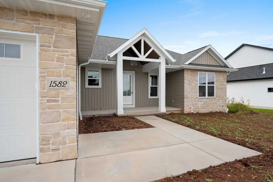 1582 Red Hawk Landing Trail, De Pere, WI 54115-2311 - #2