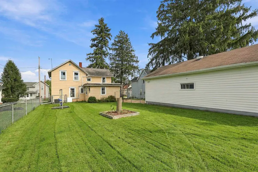 305 E 8th Street, Kaukauna, WI 54130 - #2