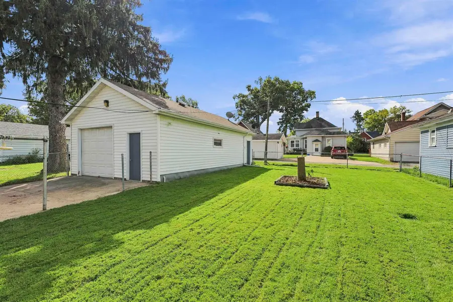 305 E 8th Street, Kaukauna, WI 54130 - #3