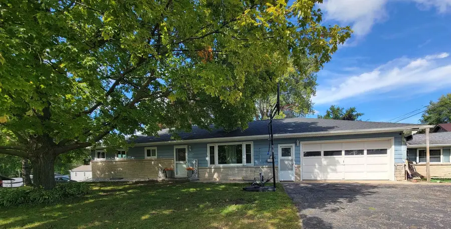 215 W Cameron Street, New London, WI 54961 - #2