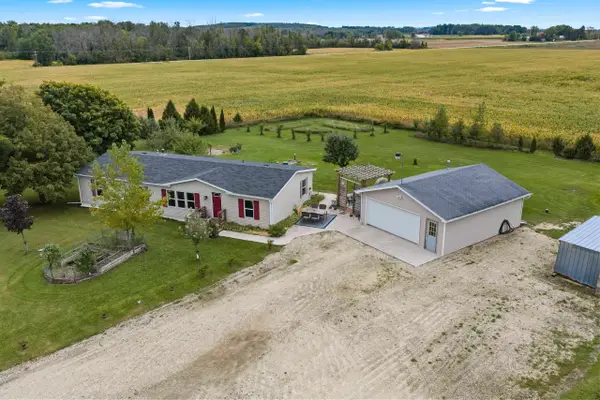 E1035 Bader Road, LUXEMBURG, WI 54217-8657