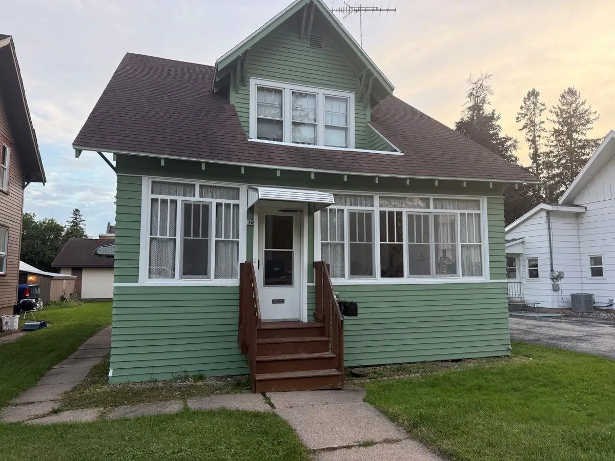 19 W 14th Street, Clintonville, WI 54929-1209 - #1