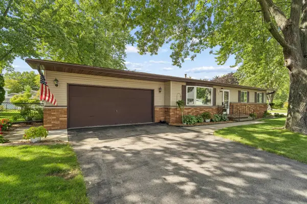 1135 Heritage Trail, OSHKOSH, WI 54904