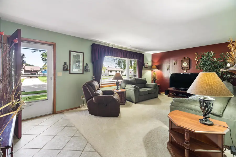 1135 Heritage Trail, Oshkosh, WI 54904 - #2
