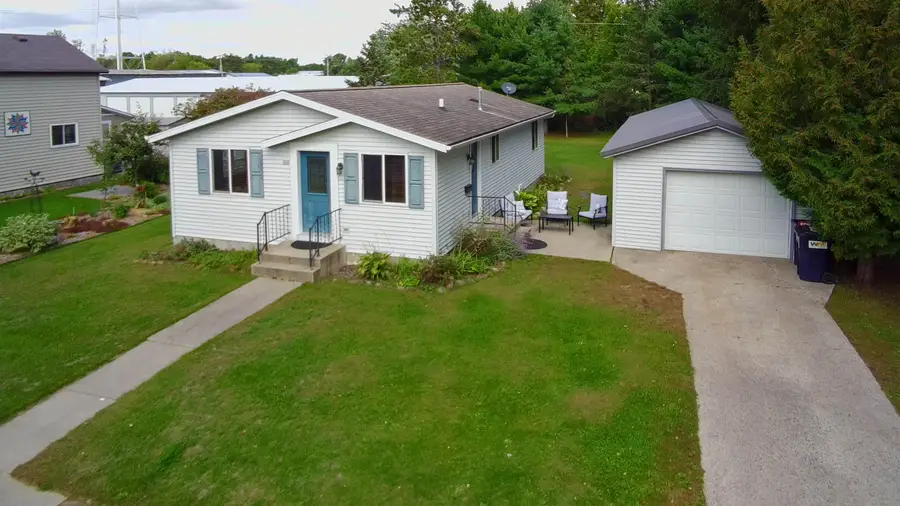 320 W Poplar Street, Plainfield, WI 54966-9674 - #2