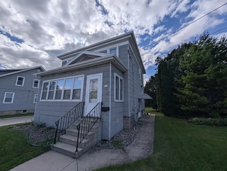 719 W 6th Avenue, Oshkosh, WI 54902 - #2
