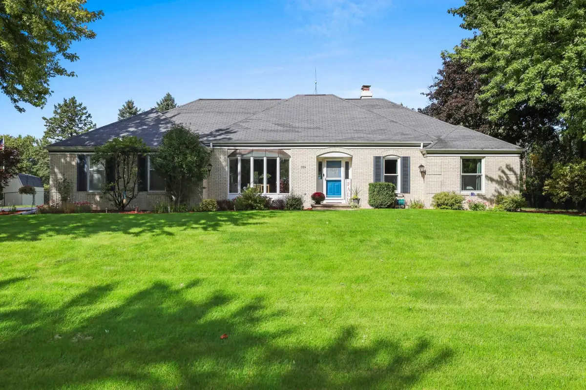 2924 Ridgeway Drive, Neenah, WI 54956-9529 - #1