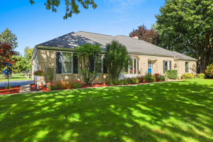 2924 Ridgeway Drive, Neenah, WI 54956-9529 - #2