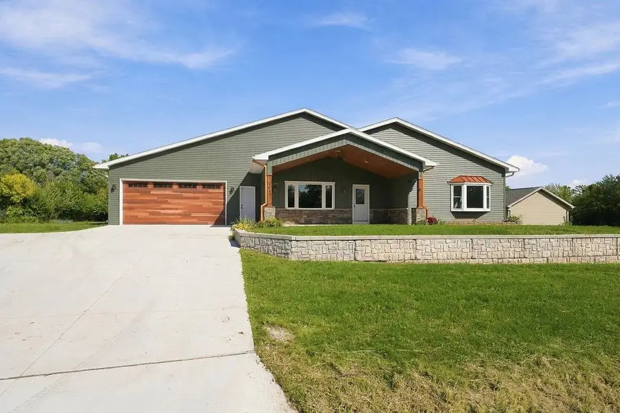 661 E River Drive, Omro, WI 54963 - #3