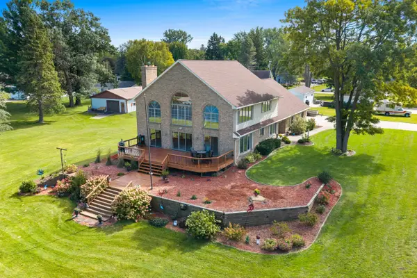 3350 Lakeview Drive, SUAMICO, WI 54173